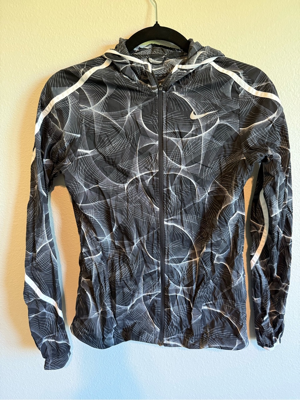 Nike Women's Black & White Printed Hooded Zip Jacket
